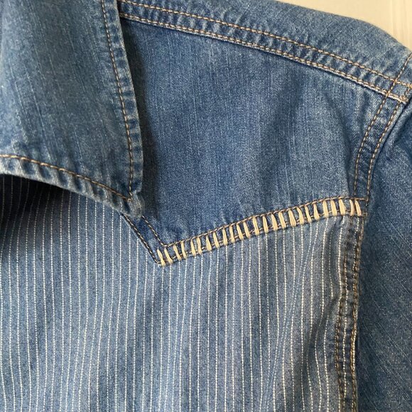 Denim western shirt with pearl snaps. SizeMed Cowboy Casual - Picture 4 of 11